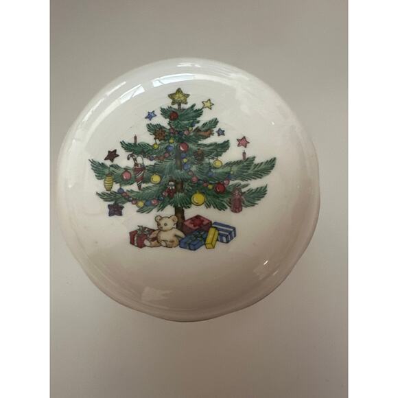 Nikko Japan Vtg Porcelain Happy Holidays Christmas Tree Trinket Box bon bon 4" - Picture 1 of 10